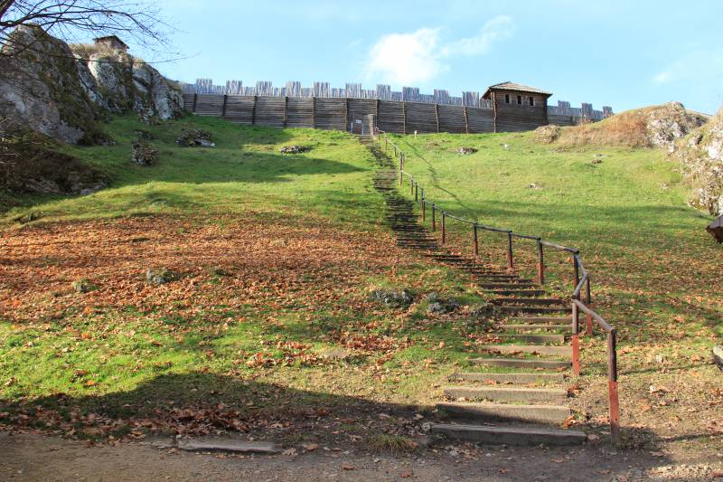 Grod na G&oacute;rze Bir&oacute;w fot. Rafal Rębisz